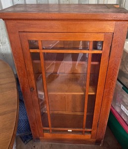 Antique-Style MissionCraftsman Oak Display Cabinet with Glass Door