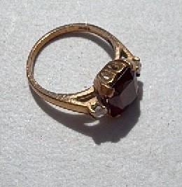 Vintage Gold-Tone Ring with Square-Cut Red Gemstone