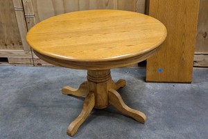round dining table