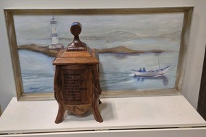 painting and wooden customized urn
