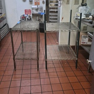 (2) Wire 2-tier Racks