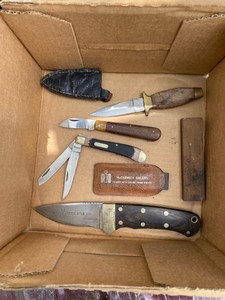pocket and deer knifes