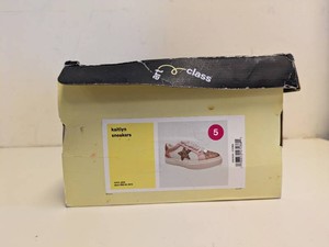 ART CLASS KIDS KAITLYN SNEAKERS SIZE 5 PINK