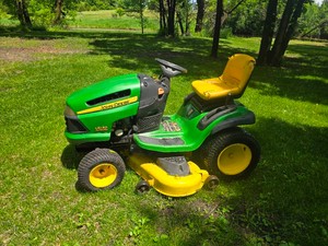 John Deere LA130 Lawn Tractor