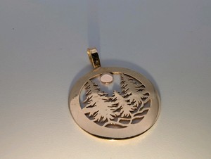 14K yellow gold pendant, detailed trees and mountains