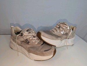 UGG Womens LA Hills sneakers, Womens Size 8