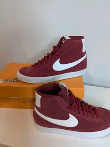 NIB 7Y Nike Blazer Mid 77 Suede sneakers in the Team RedWhite colorway