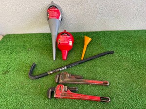 Pipe Wrenches, Funnels & 24 Wrecking Bar