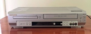 BR1 - Vintage Sylvania DVD VCR Combo SSD803