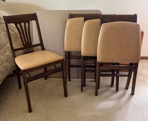 BR2 - Vintage Folding Chairs & Table 5-Piece Set