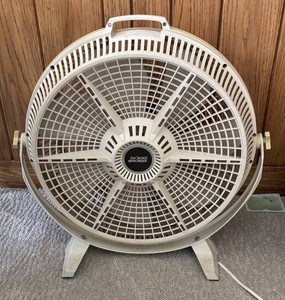 LR - Vintage Wind Machine Floor Fan