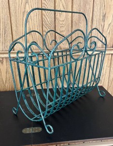 FR - Metal Magazine Stand