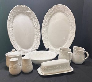K - Gibson Embossed Fruit Dinnerware Set (Lot of 8)