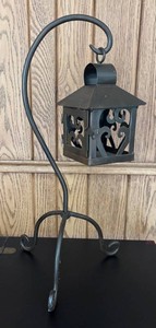 LR - Metal Hanging Lantern Decor