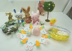 Clear Tote and Contents Easter Decor