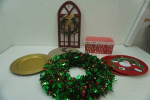 Christmas Themed Serving Trays & Storage Containers Wreath, Vintage Style Window Wall Hang
