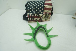 Robin Ruth New York Souvenir Canvas Messenger Bag & Statue of Liberty Souvenir