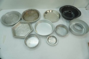 Aluminum Pie and Cake Pans, 1 non stick bundt pan