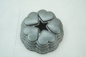 Wilton Queen of Hearts Bundt Cake Pan