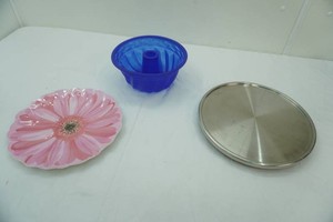 Silicone Bundt Pan Mold, Flower Serving Platter, Stainless Steel Footed Round Tray
