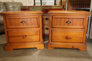 Pair of Wooden End tables with drawers 26x16x25