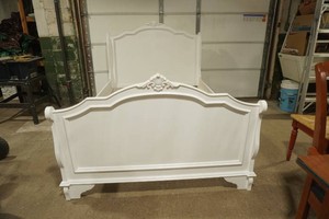 Traditional Wood Board Bed with Antique White Finish. Full Size