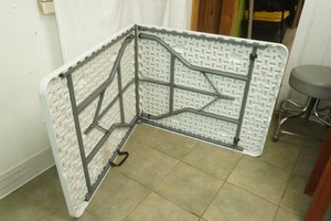 Heavy Duty Plastic Rectangular Folding Table with Carrying Handles (very good condition)