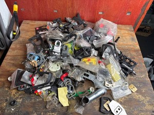 Bicycle Pedals, Toe Clips & Accessories Mixed Lot