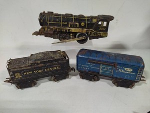 Marx Metal Train Engine & Cars