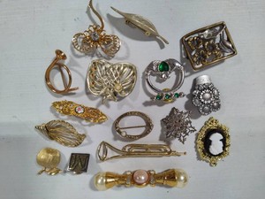Lot of Brooches & Pins - Some Stamped