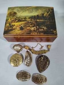 Vintage Reuge JewelryMusic Box wAssorted Scart & Shoe Clips