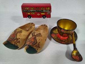 A Trip Around the World CollectiblesDecor