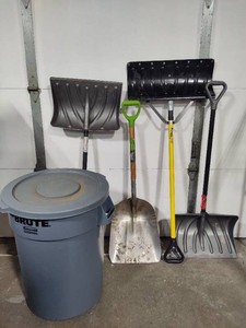 Shovels & Large Garage Trash Bin wLid