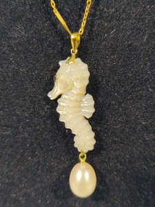 14K Sea Horse Pendant wChain
