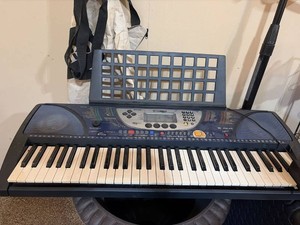 Yamaha PSR-270 Portable Electronic Keyboard 61-Key w Adapter