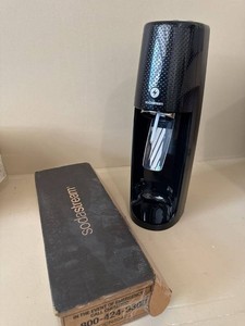 SodaStream Source Sparkling Water Maker Black w Two Additional New CO2 Cylinders