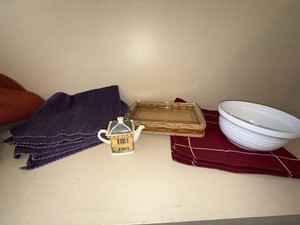 Kitchen Decor Lot House Teapot Bowl Linens Wicker Glass Tray