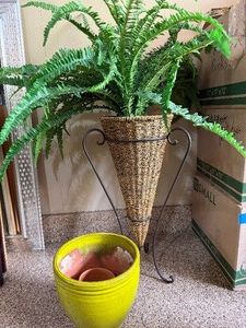 4-Piece Planter Decor Set Metal Stand Faux Fern Ceramic Clay Pots