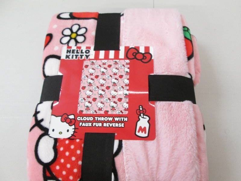 Hello Kitty plush throw 50 x 60 inc...