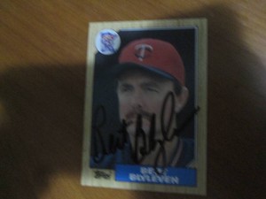 Autographed Bert Blyleven Topps bas...