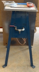 Vacuum hold down table