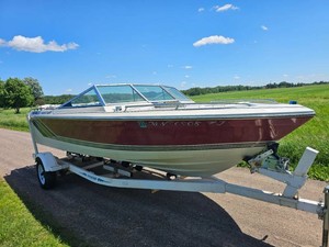 1988 Crestliner 20FT W/ TRL