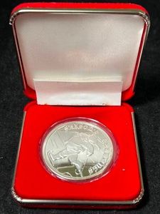 1 TROY OZ .999 FINE SILVER 2007 SEASONS GREETINGS ROUND IN BOX