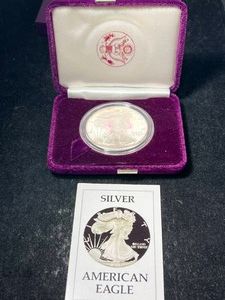 1986 PROOF AMERICAN SILVER EAGLE IN ORIGINAL MINT BOX