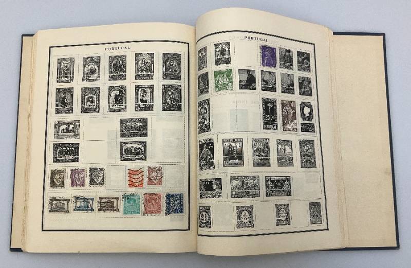 3-3249 【限定版】ザンビア郵便局発行K22金箔押 Vintage Modern Postage Stamp Album With Some Stamps for Sale in