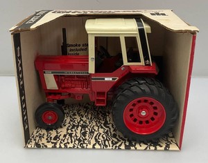 Vintage ERTL Toys Die Cast  International 1586 Tractor With Cab In Original Box