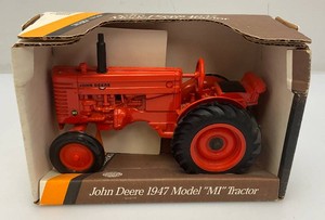 Vintage ERTL Toys Die Cast John Deere 116 Scale 1947 Model MI Tractor Orange Color In Original Box