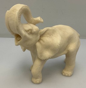 4.5 x 7 x 8 Resin Elephant Statue With Trunk Up