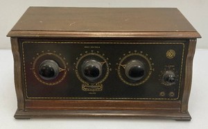 Vintage King Quality Radio 5 Tube Capacity Untested With Bakelite Knobs 10 x 11 x 20.5