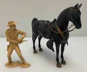 Vintage Plastimarx Cowboy Gun Slinger 5 12 Action Figure And Plastic Horse 2x 8 12 x 7 12